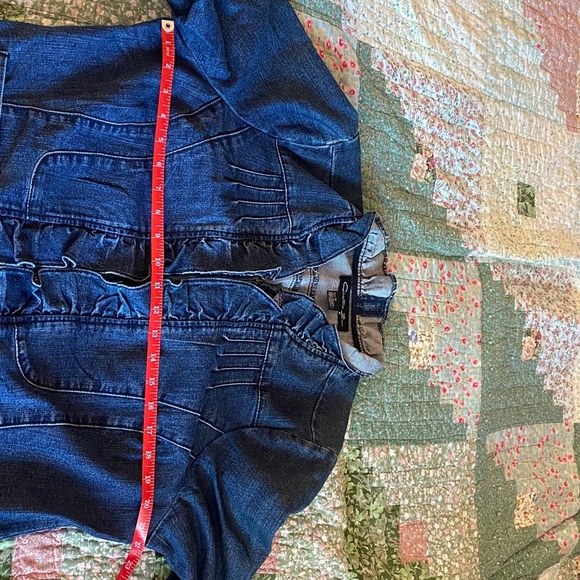 Christina Zinn - Cute ruffled denim jacket - Picture 4 of 7